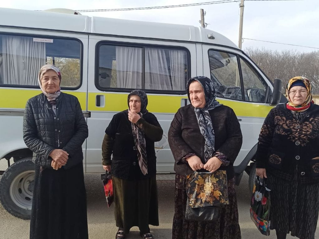 Доставка инвалидов и старше 65 лет в мед. учреждение.