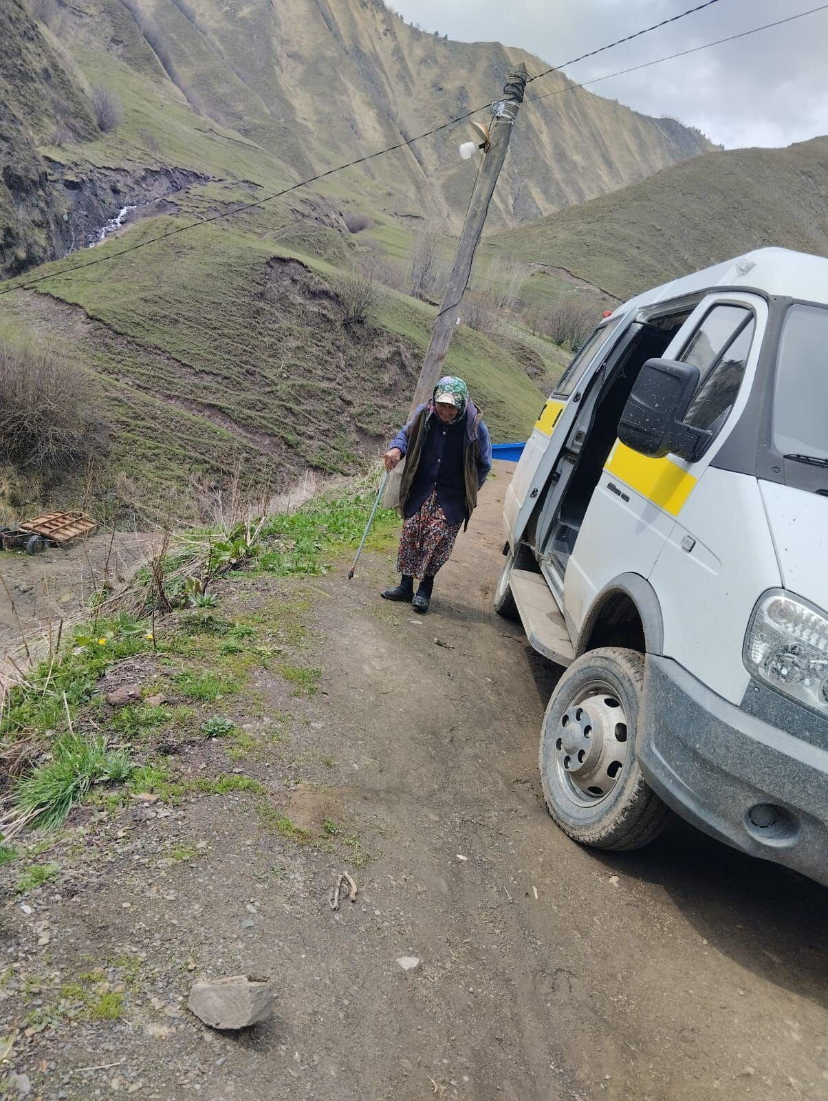 Доставка лиц старше 65 лет, проживающих на территории Цунтинского района, в медицинские организации. За текущий месяц в медицинские учреждения Центром было доставлено 9 лиц пожилого возраста.