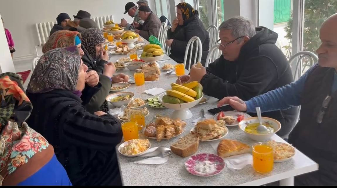 06.03.2023г. в Комплексном центре, для подопечных отделение временного пребывания граждан пожилого возраста и инвалидов совместно с дневным отделом, накрыли праздничные столы к 8 Марту