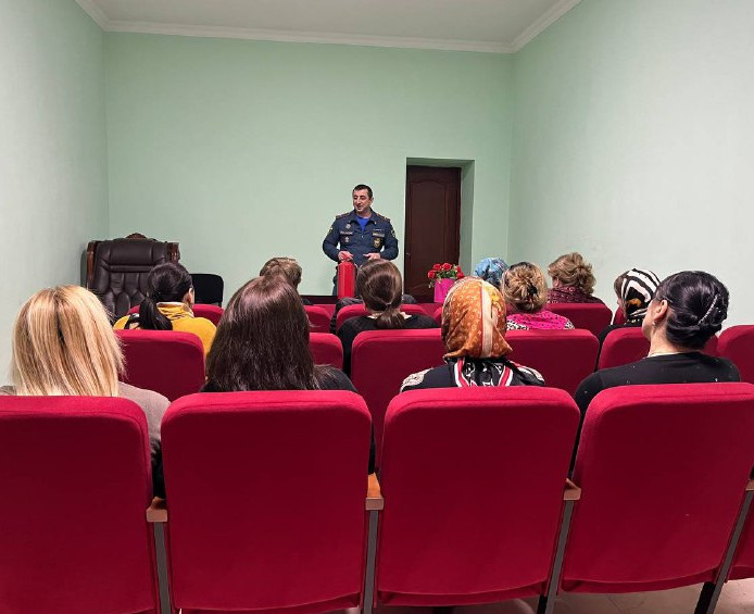 27.12.2022н. в ГБУ РД КЦСОС и ГНТЖС в МО «г.Дагестанские Огни» была проведена профилактика по пожарной безопасности