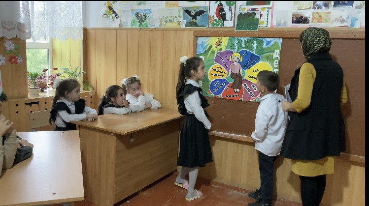 С детьми отделения дневного пребывания детей и семей с детьми провели викторину для детей на тему: «Маленьким детям большие права».