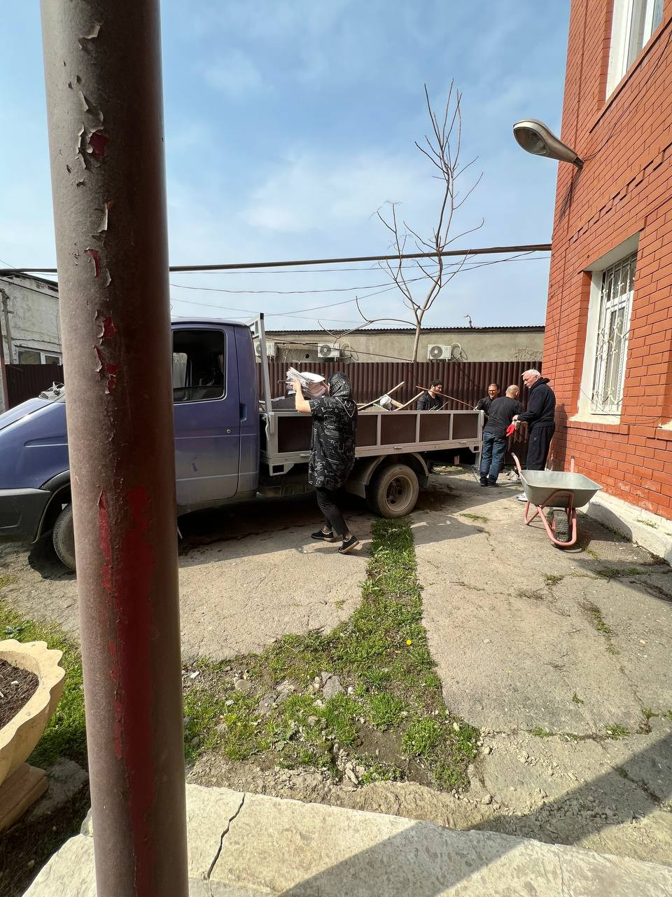 Коллектив ГКУ РД УСЗН в МО «Кизилюртовский район» присоединился к участию в общереспубликанском субботнике