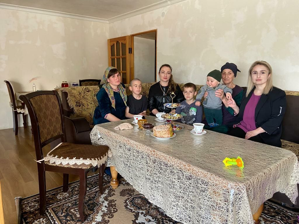 Заведующая и специалисты отделения социального обслуживания детей и семей с детьми систематически проводят выявление и прием на обслуживание в отделение семей с детьми, находящиеся в трудной жизненной ситуации.