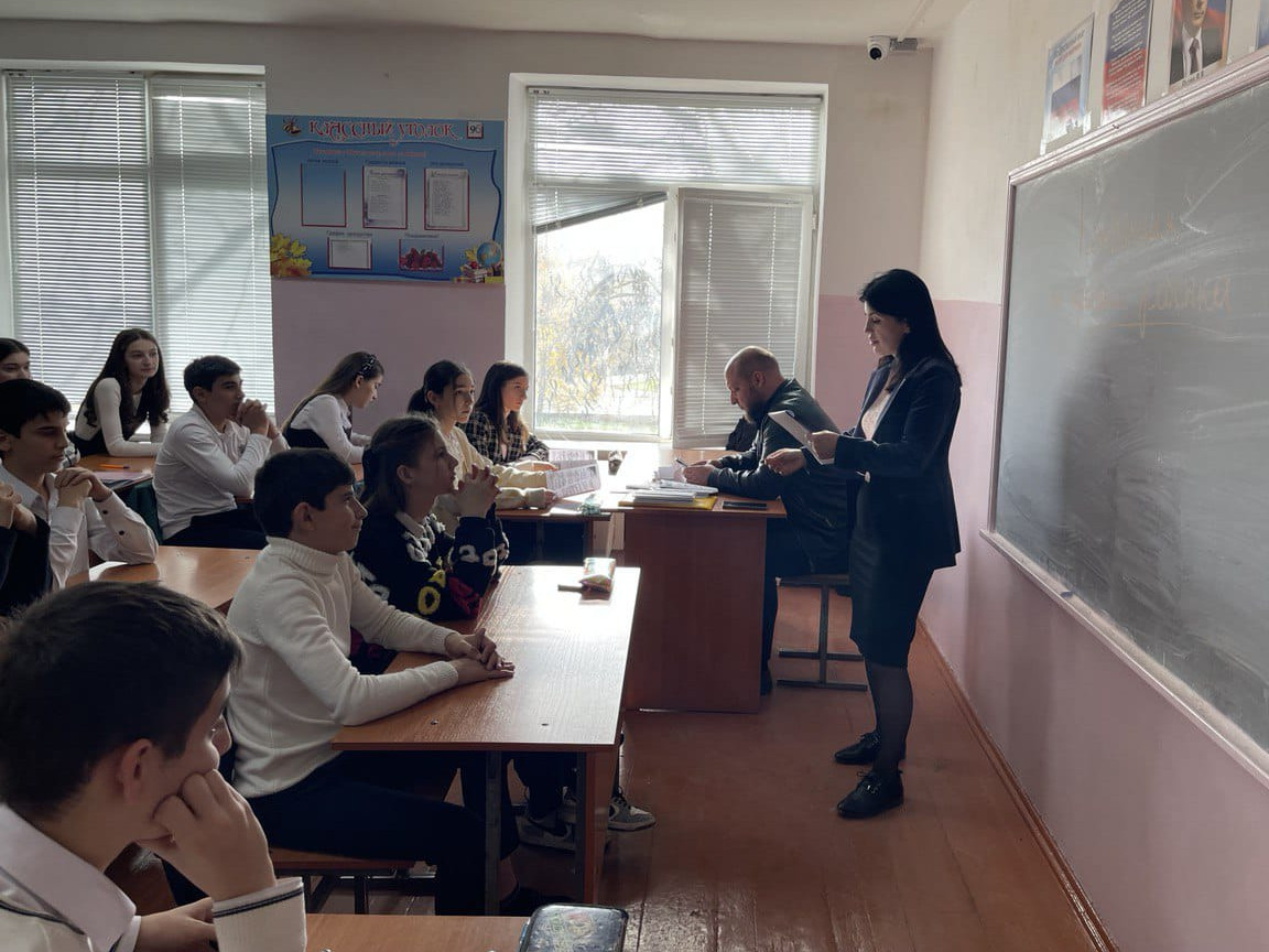 Всероссийский день правовой помощи  несовершеннолетним - МБОУ Новокаякентская СОШ, лекция для учащихся 9-х классов.