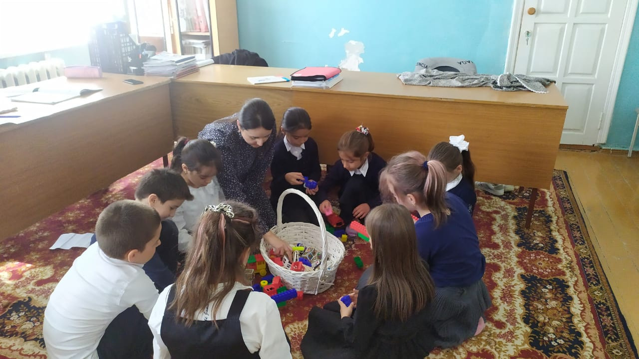 Беседа с детьми в игровой форме на тему: "Учимся дружить". Цель этой беседы сформировать у детей понятия" Дружба"