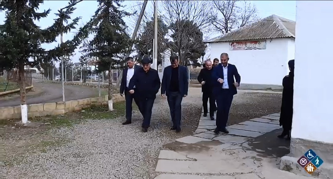 Социальные работники Минтруда Дагестана в Дербентском районе поздравили более 500 детишек с наступающим Новым годом.