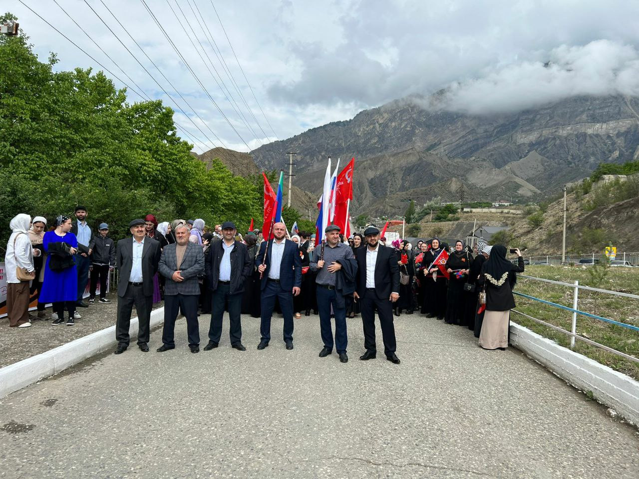 ПРАЗДНИЧНЫЙ ПАРАД КО ДНЮ ВЕЛИКОЙ ПОБЕДЫ!!