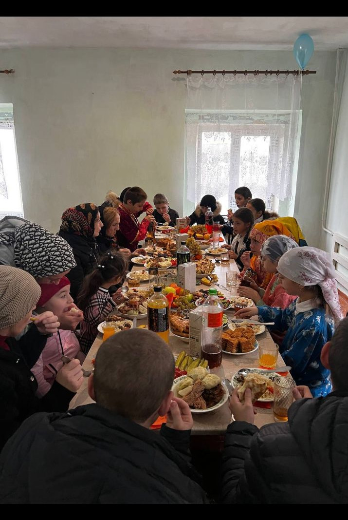 Вручение подарков и праздничный стол ??????????????