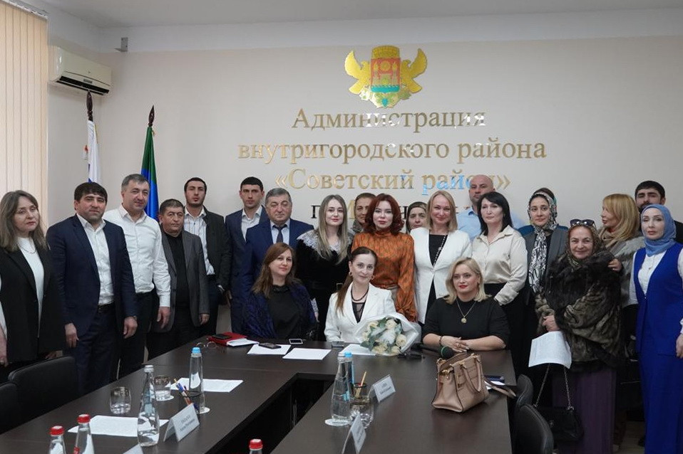 В Махачкале провели «круглый стол» на тему: «Трудоустройство подростков и граждан, воспитывающих детей»