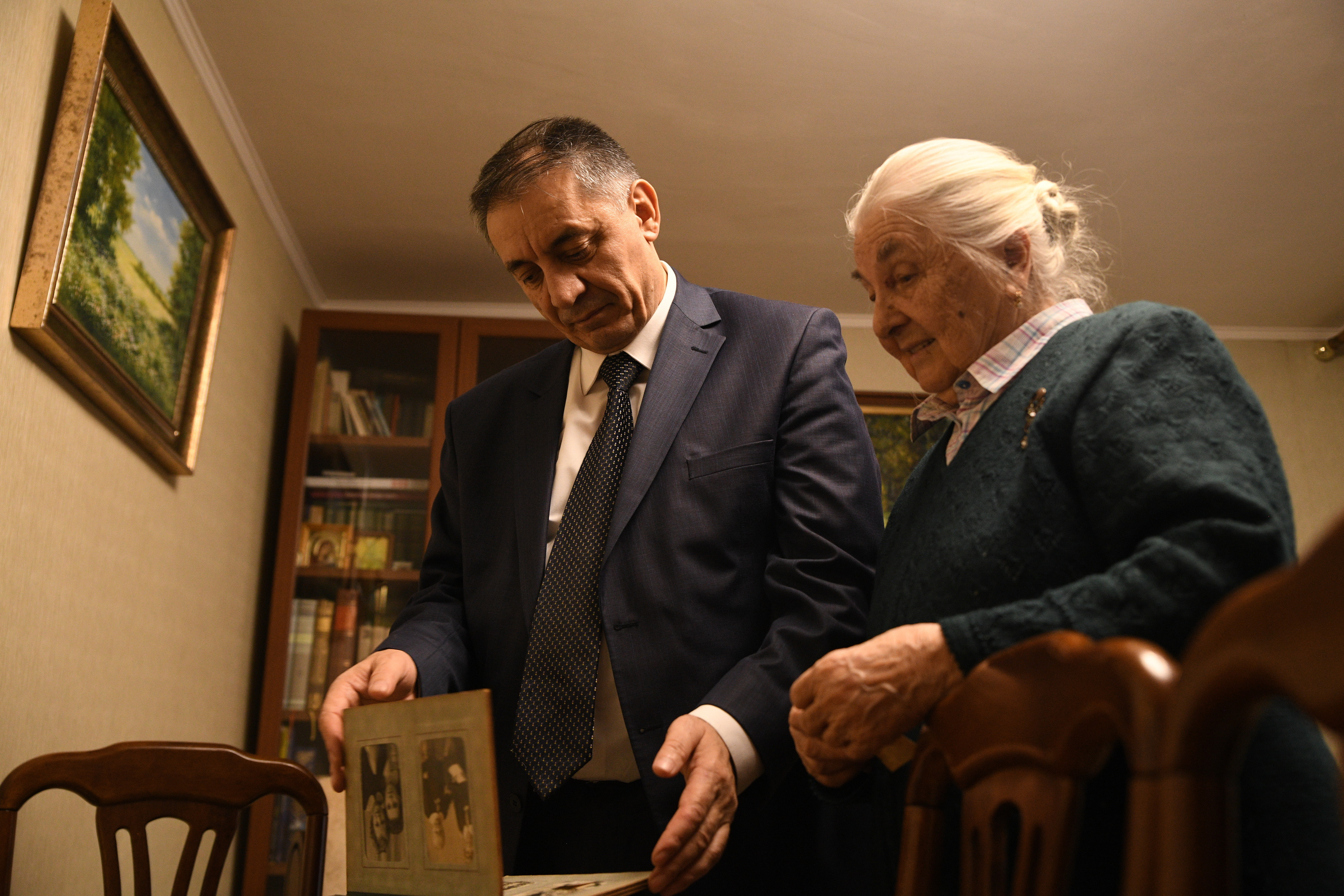 Абдурахман Махмудов посетил участницу блокады Ленинграда Галину Гаджиеву