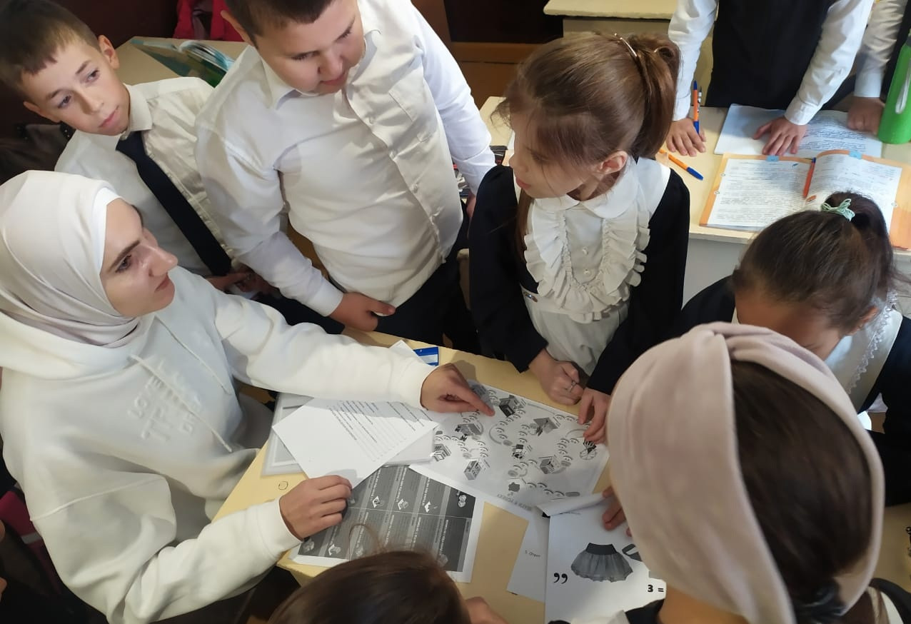 Проведение игр по финансовой грамотности среди подопечных Центра.