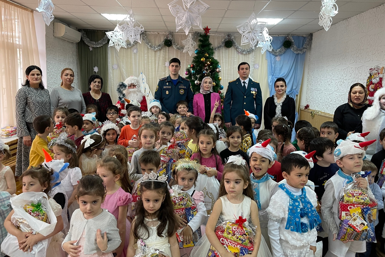 Сотрудники МЧС в гостях у воспитанников Центра.....