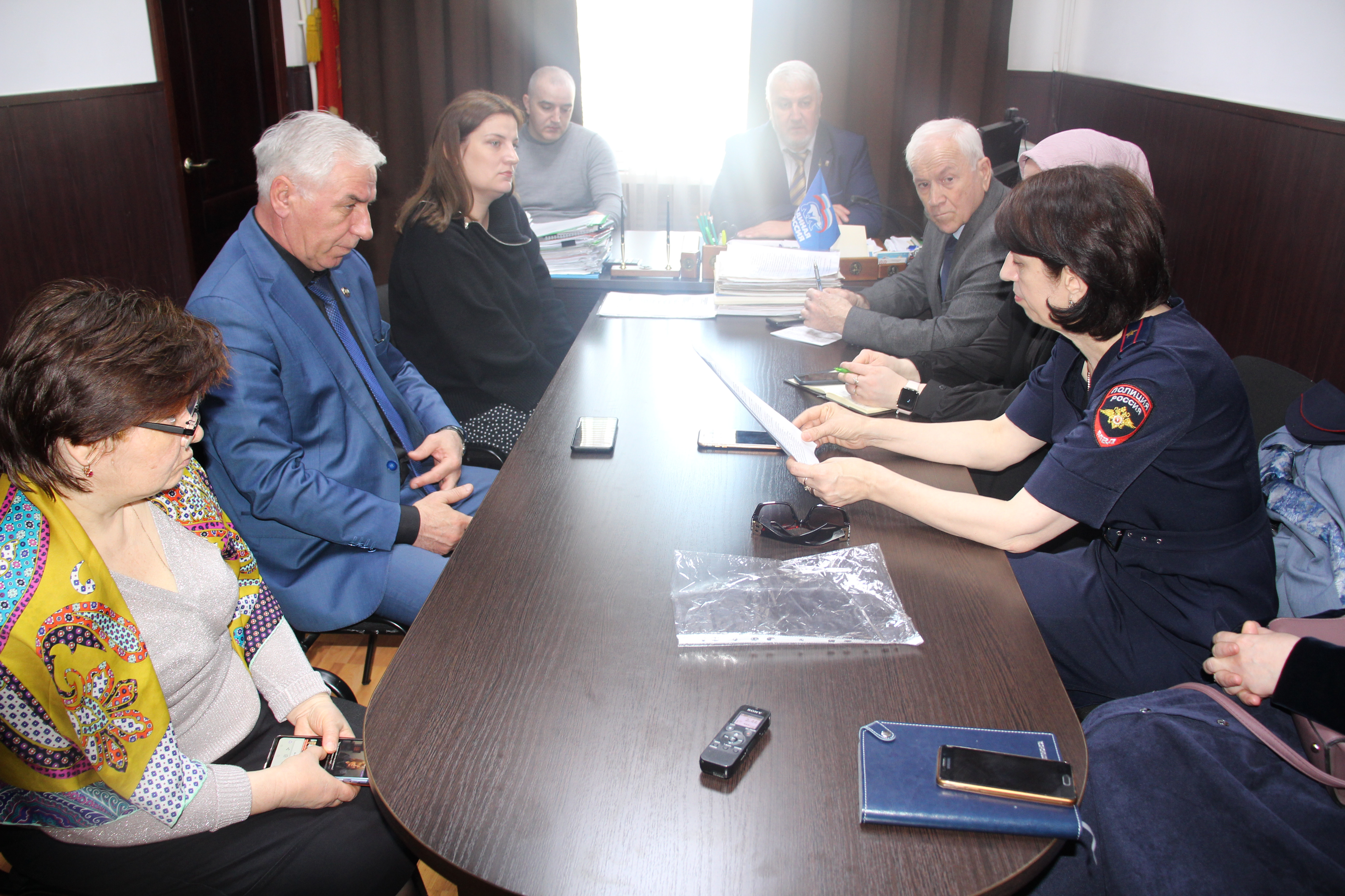 27.04.2023г. у заместителя главы администрации г. Буйнакск прошла комиссия по делам несовершеннолетних, на котором приняло участие и инспектор ЦЗН"г. Буйнакска" .