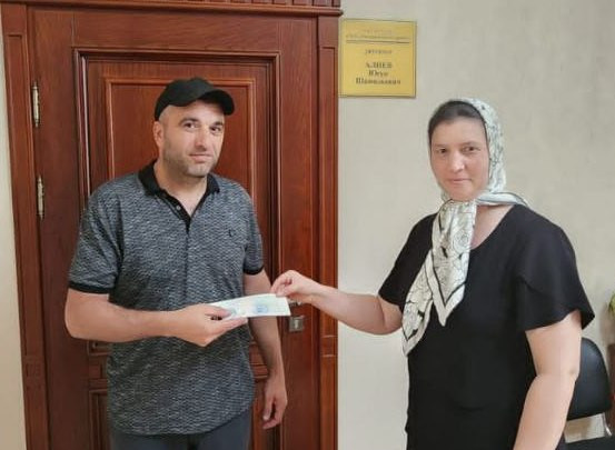 Вручение удостоверения "Ветеран труда"