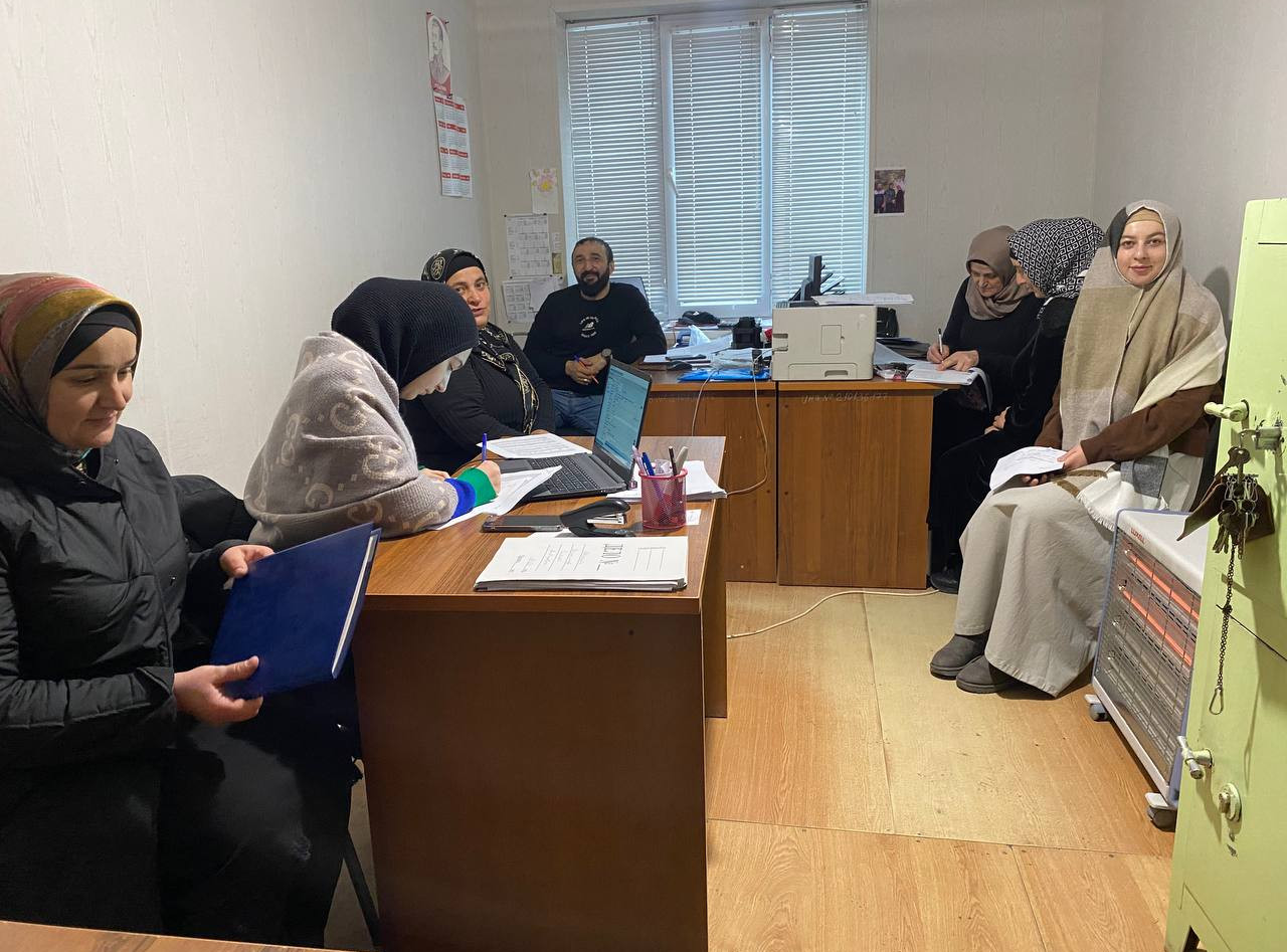 Работники 2 отд. СО на дому при сдаче ежемесячных отчетов.