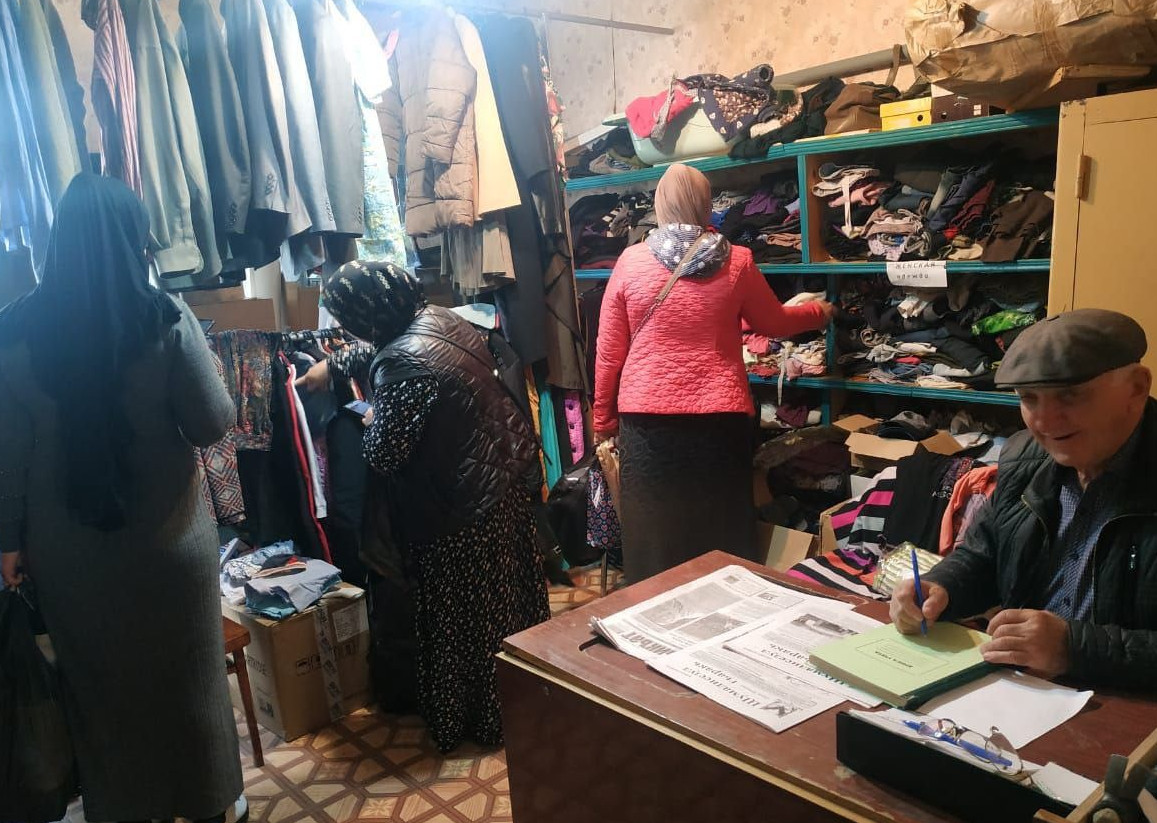 В ГБУ РД ЦСОН в МО "Цумадинский район" функционирует инновационная технология "Банк вещей" для сбора и раздачи новых и поношенных вещей из одежды и обуви.