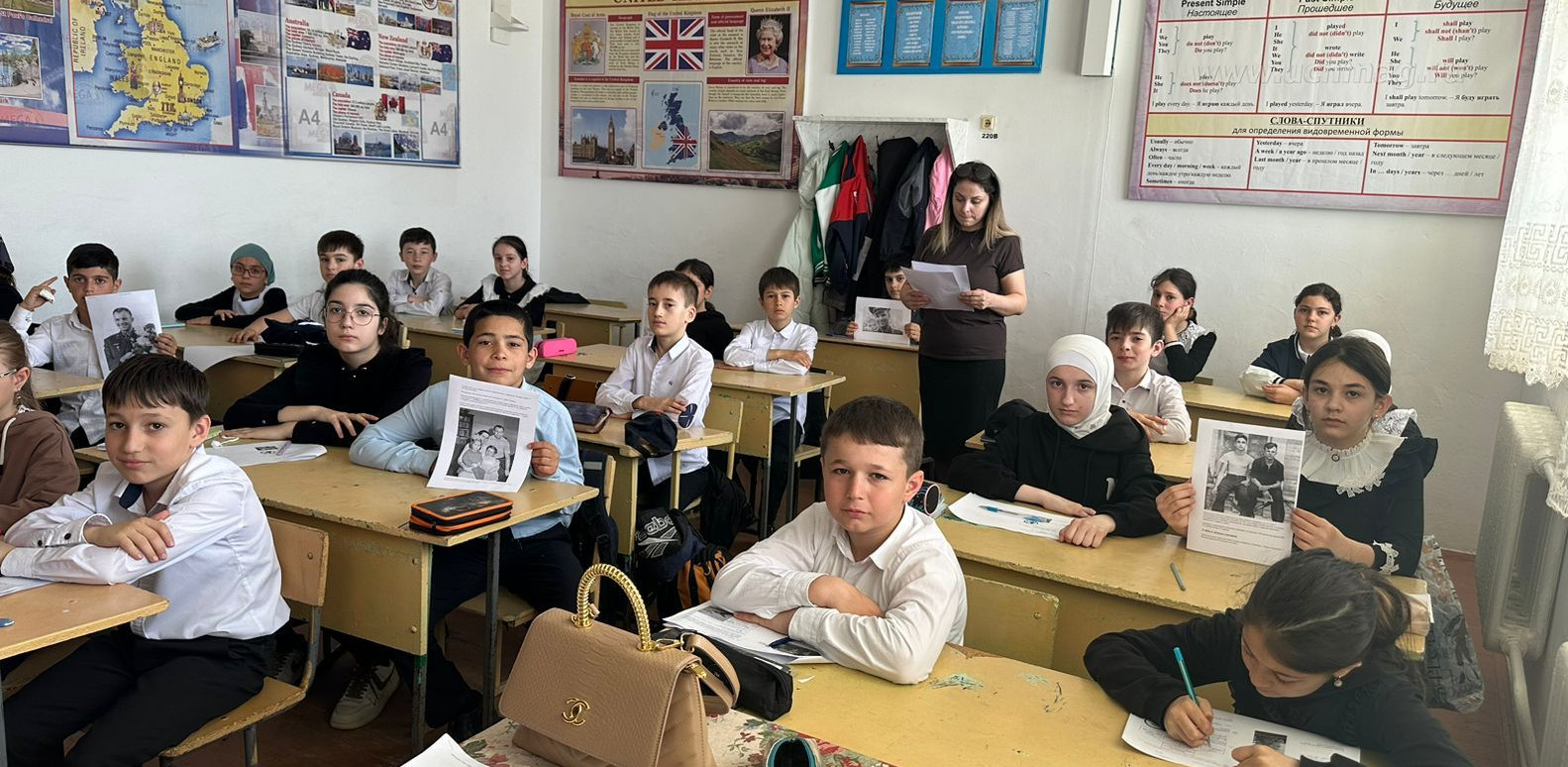 В преддверии Дня космонавтики в КЦСОН Тарумовского района провели познавательную встречу со школьниками на тему: «Знаете, каким он парнем был?!»