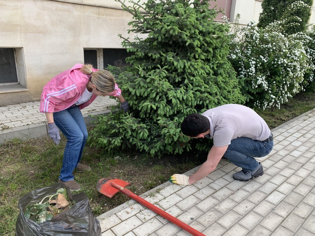 Коллектив Министерства труда и социального развития Республики Дагестан принял участие в общереспубликанском субботнике