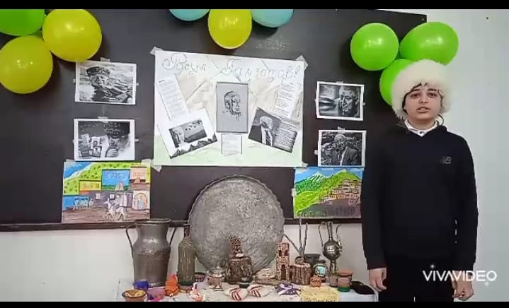 100 лет  Расулу Гамзатову