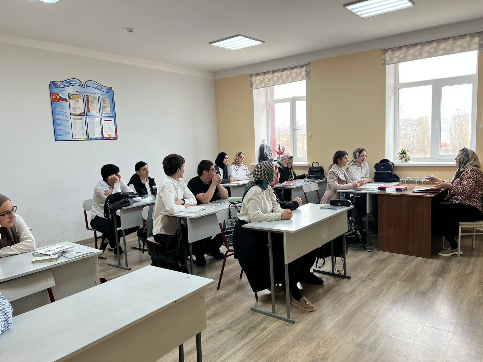 20.03.2023г. Психолог социальной сферы ГБУ РД КЦСОН в МО "Левашинский район " Ибрагимова П.К провела беседу среди учащихся 8х-9х классов на тему:"Экстремизм как социальное подростковая форма выражения протеста"