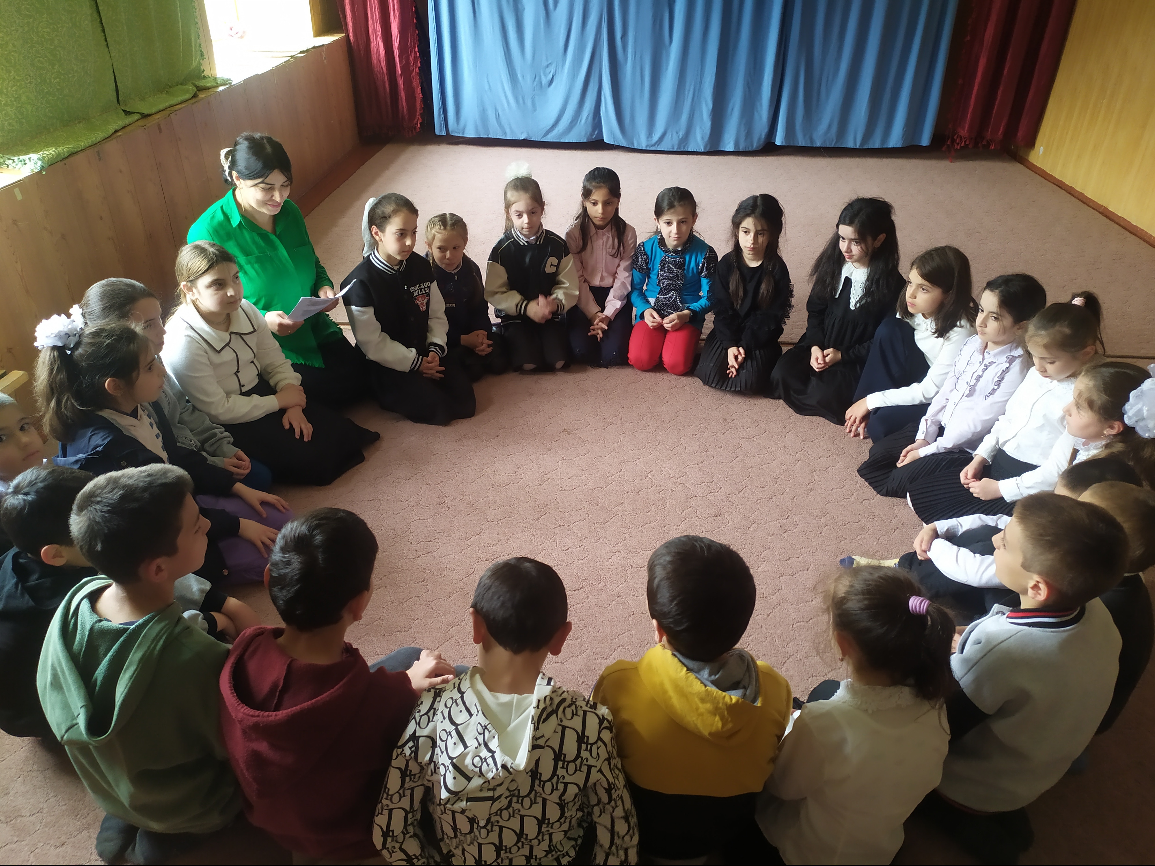 Специалисты ГБУ РД КЦСОН в МО «Кайтагский район» детям  отделения временного пребывания детей и семей с детьми провели лекция - беседу на тему: »Уважительное отношение к старшему поколению»