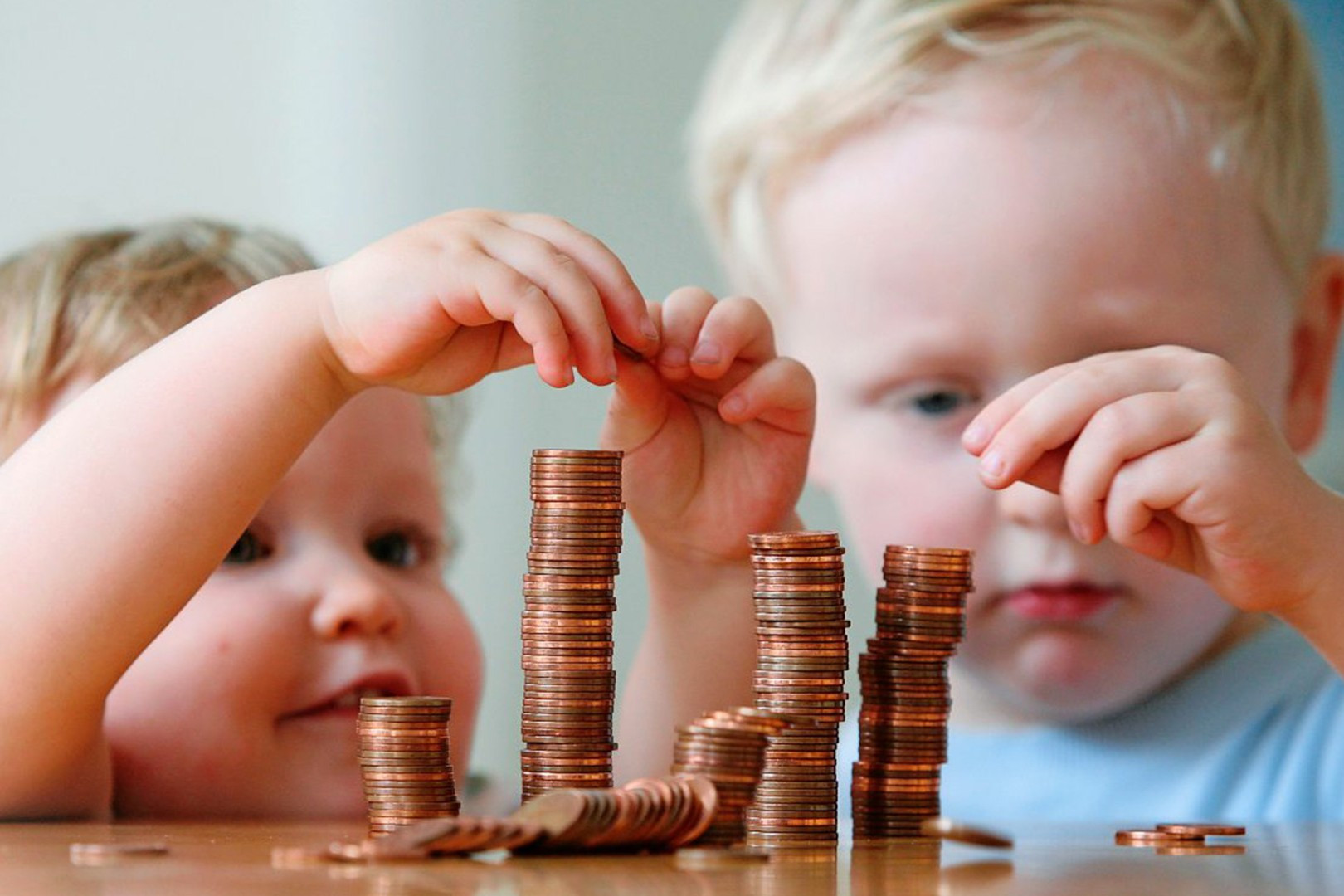 Разъяснения прекращения детских пособий в размере 235 рублей.