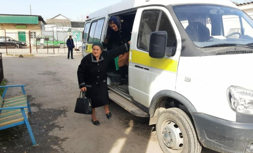 С начала 2023 года мобильная бригада Комплексного центра  в Магарамкенте доставила к врачам 17 пожилых граждан для прохождения медицинского обследования