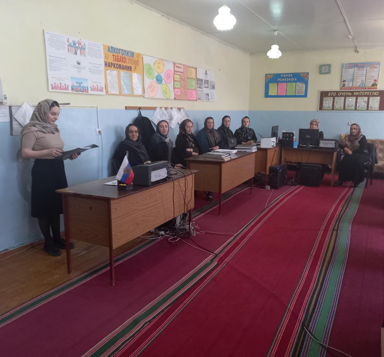 23 марта 2023г  юрист ГБУ РД КЦСОН в МО " Левашинский район" Газимагомедова Рукият И. провела лекцию среди работников  отдела семьи и детей.  Тема лекции : " Роль семьи и семейного воспитания в профилактике правонарушений".