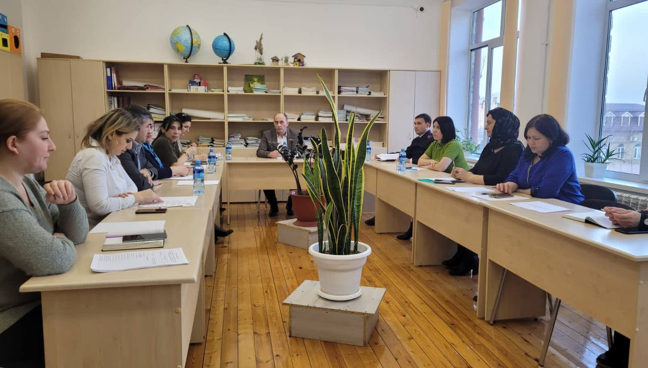 27 января в МБОУ СОШ 8 состоялось выездное заседание Комиссии по делам несовершеннолетних и защите их прав под руководством заместителя директора ГБУ РД КЦСОН в МО «город Дербент», (Зам. председателя КДН) Э.Б. Касумова.