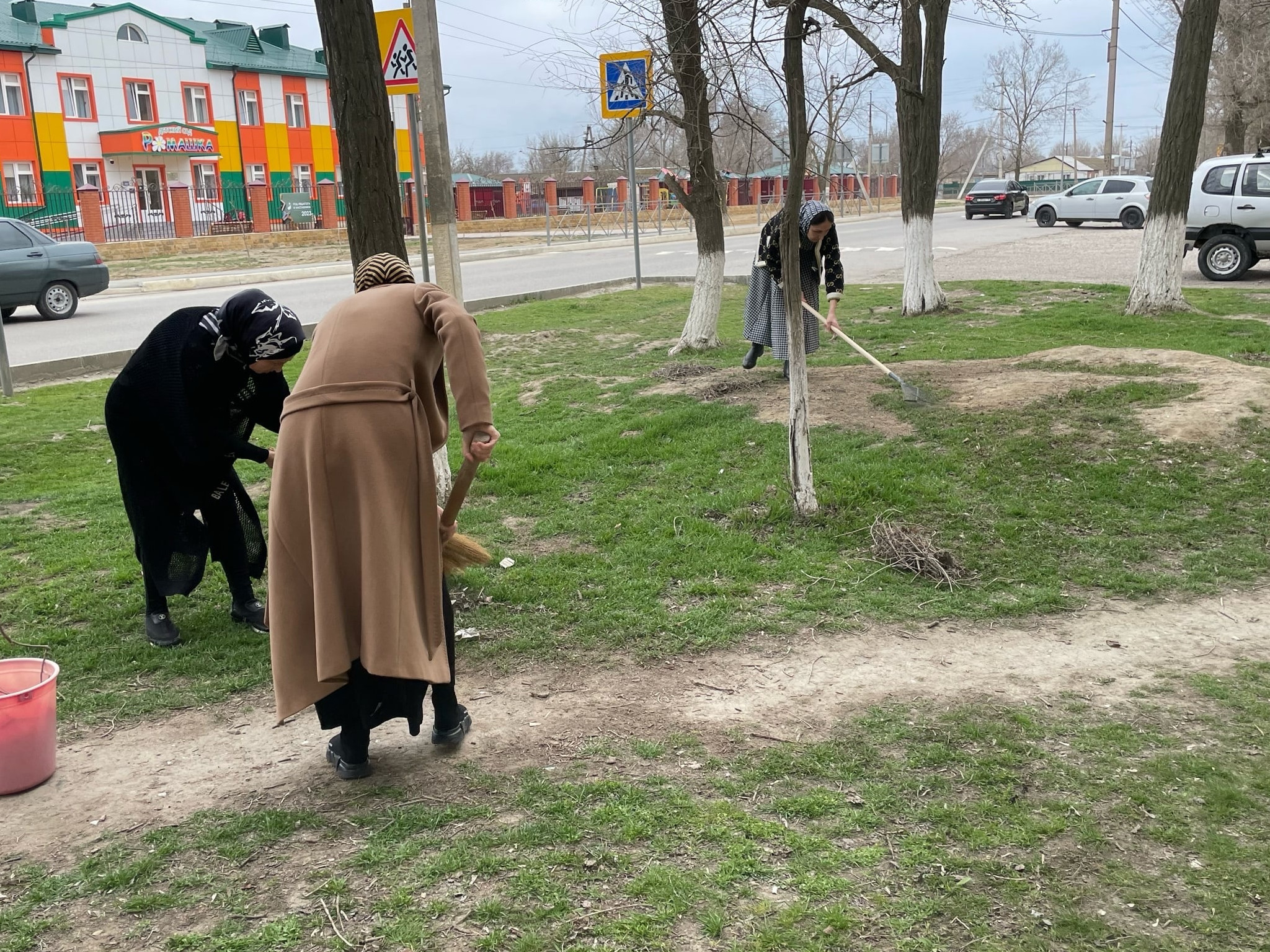 Проведение общереспубликанского субботника  ГКУ РД  УСЗН в МО "Южно-Сухокумск".