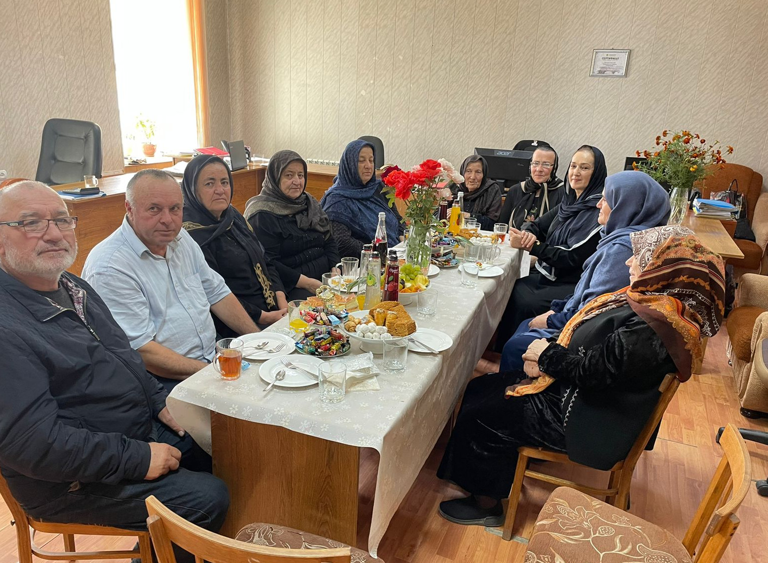 ГБУ РД КЦСОН в МО «Левашинский район» организовали праздничный стол, для пожилых граждан с.Леваши в честь праздника День Пожилых!