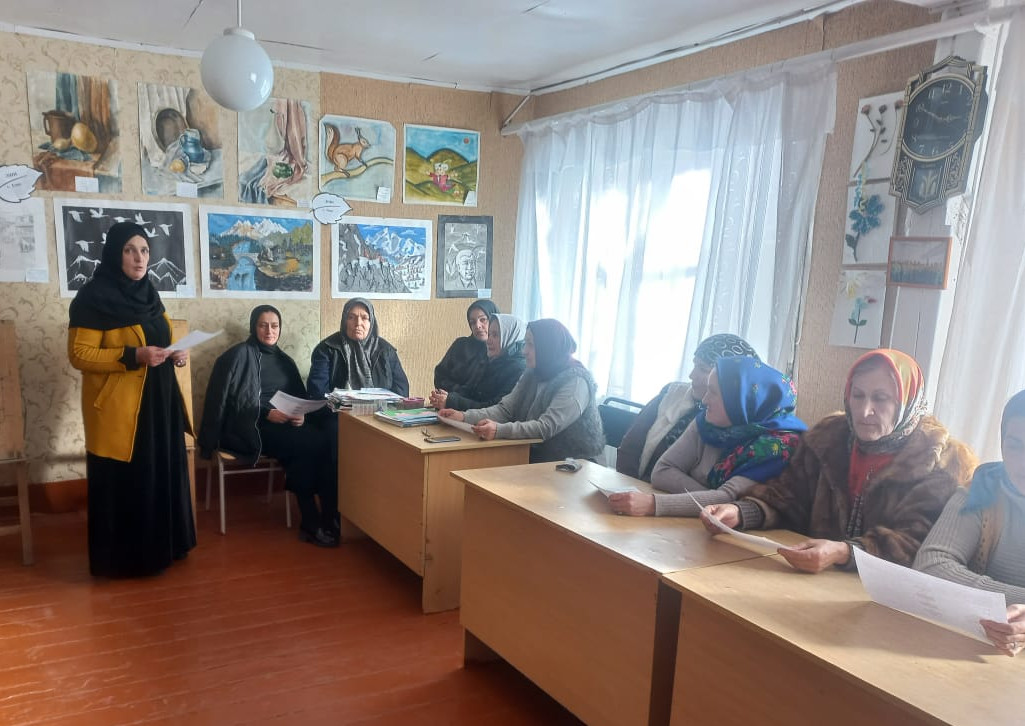 В Центре занятости Минтруда РД в Агульском районе гражданам   рассказали об условиях реализуемого в регионе федерального проекта «Содействие занятости» нацпроекта «Демография»