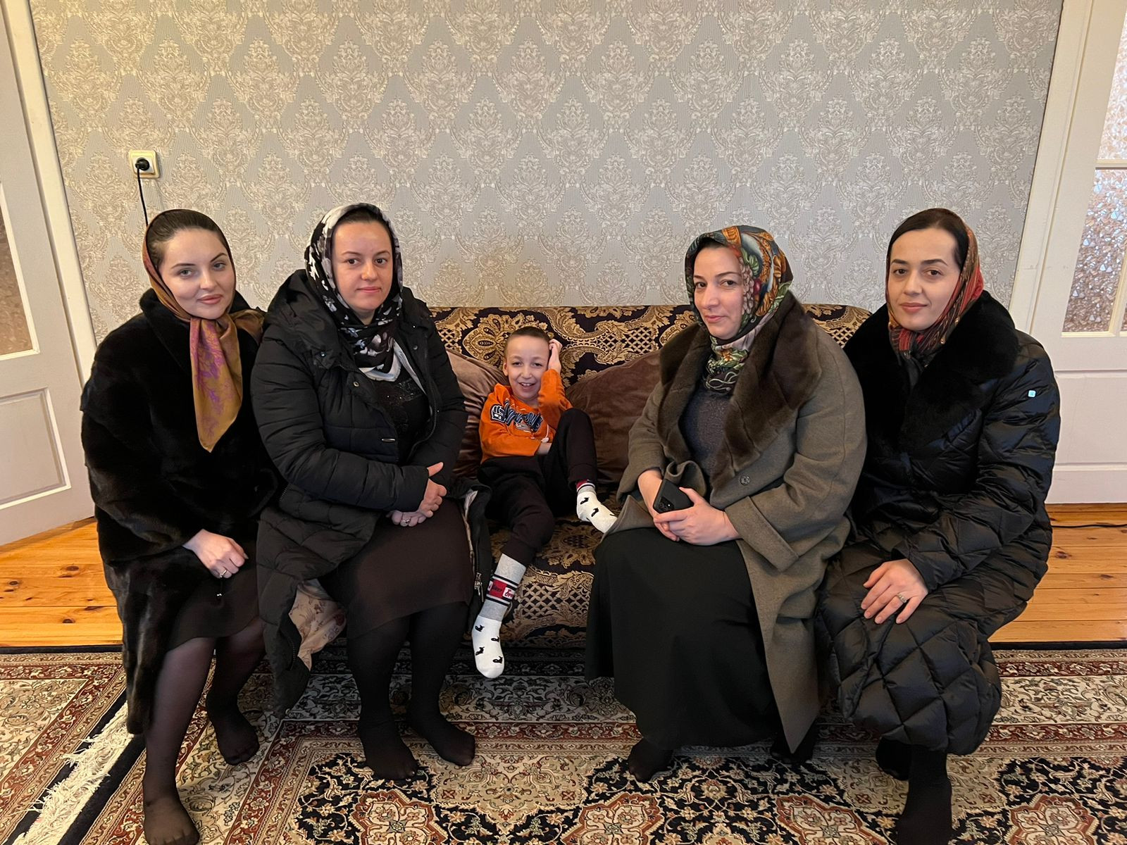 Специалисты отделения семьи и детей ГБУ РД КЦСОН в МО «Левашинский район»поздравили инвалидов с «Днём инвалида»