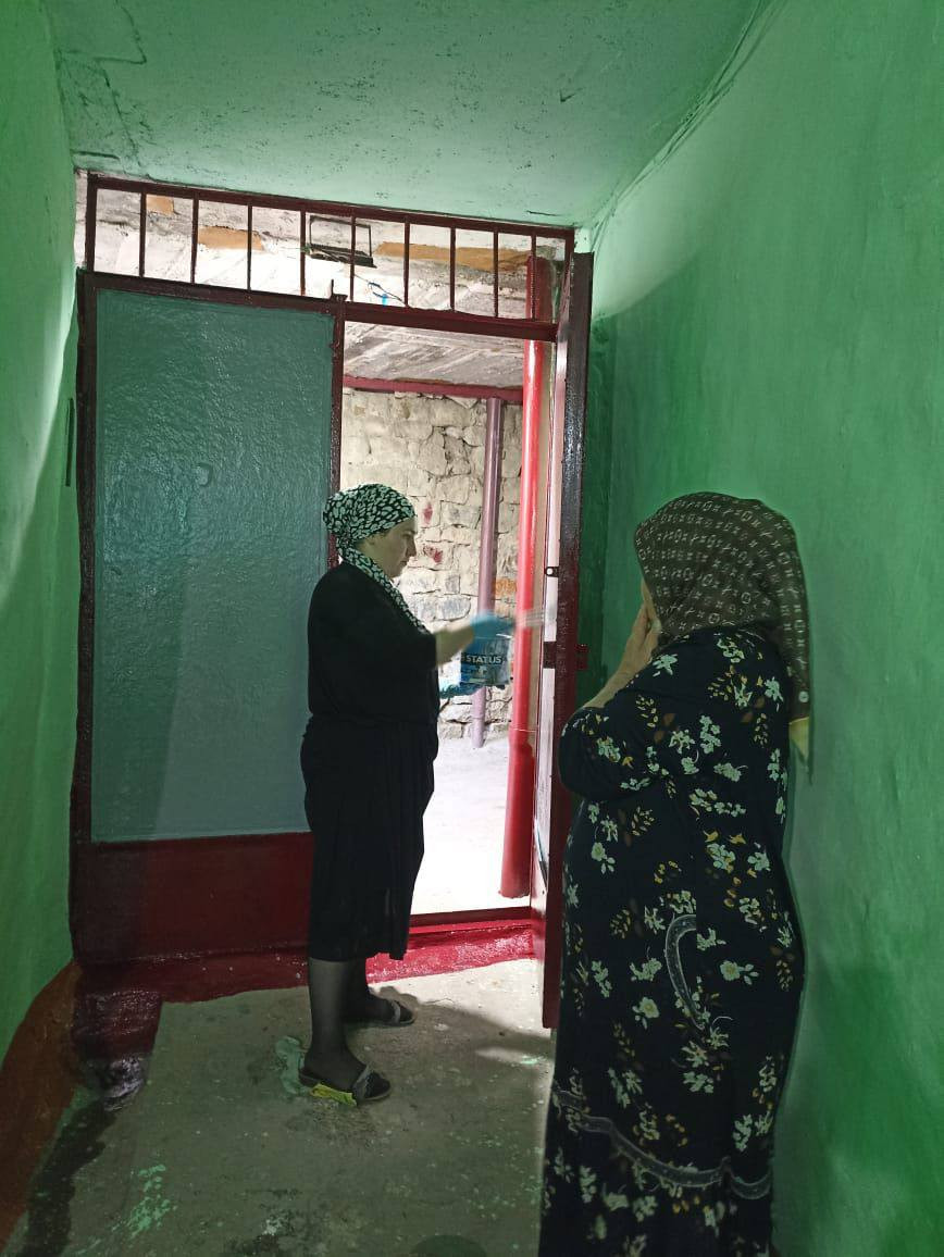 Оказывает социально-бытовые услуги подопечой.