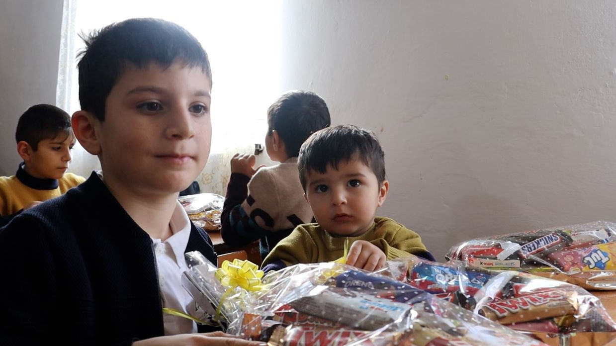 Социальные работники Минтруда Дагестана в Дербентском районе провели акцию «Новый год в каждый дом»