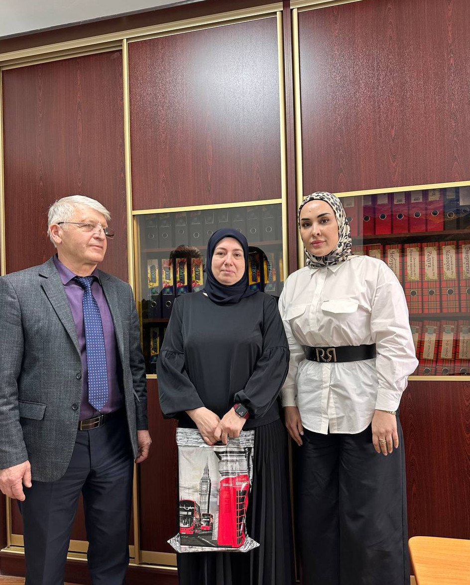 В преддверии праздника  управление социальной защиты населения поздравили семей погибших участников СВО на территории Украины ДНР и ЛНР.