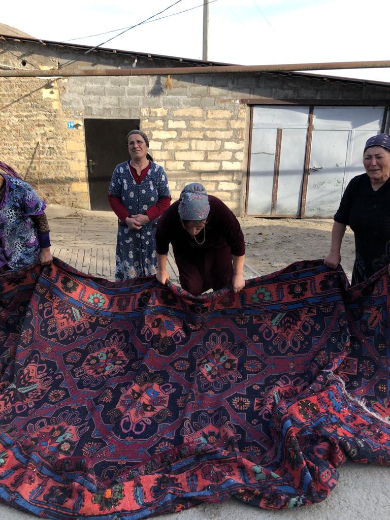 Социальная работница Аллахвердиева Р. навестила свою подопечную Нюдюралиеву С. из с.Захит