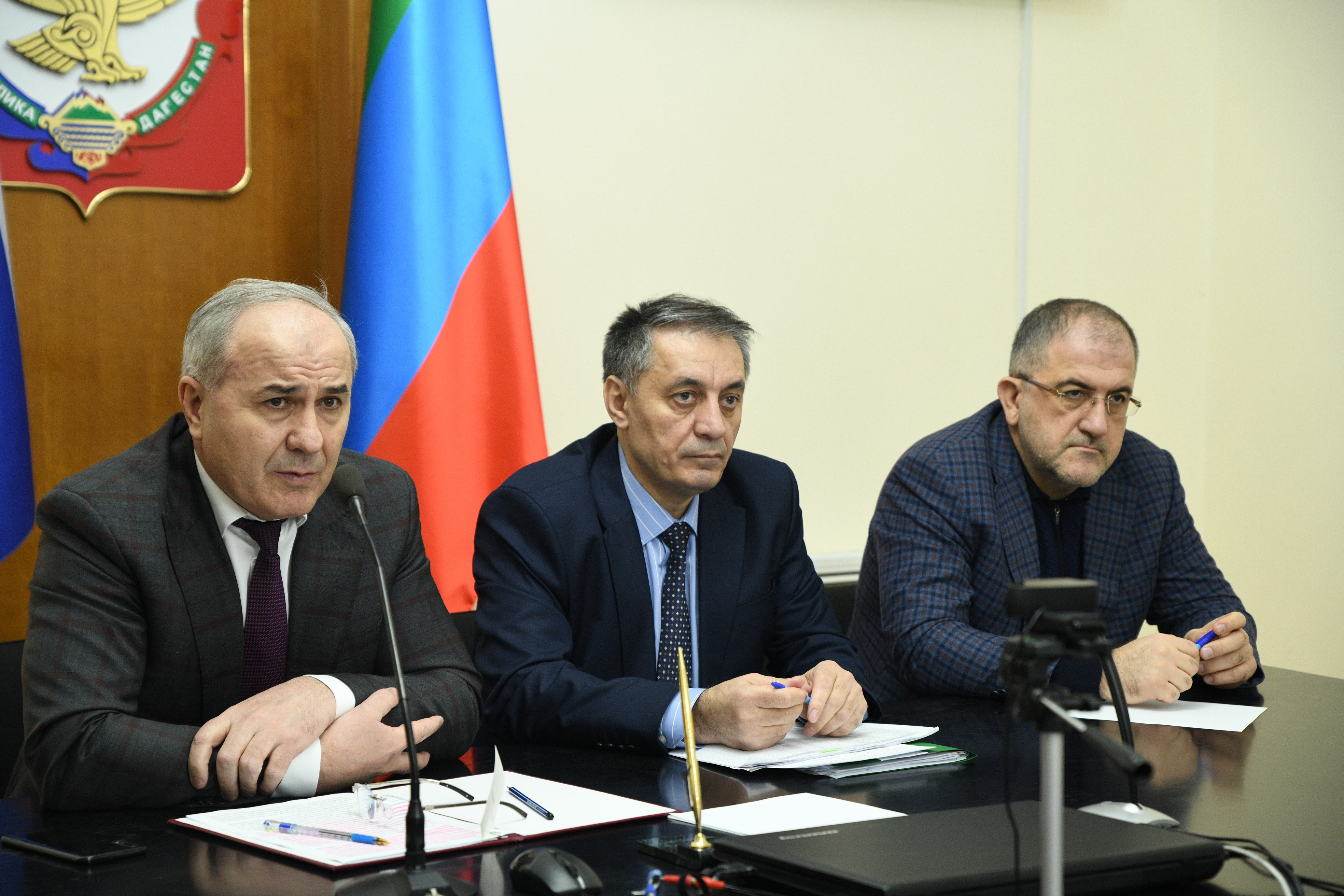 Вице-премьер Дагестана Абдурахман Махмудов провел очередное совещание по вопросам неформальной занятости в городе Избербаш