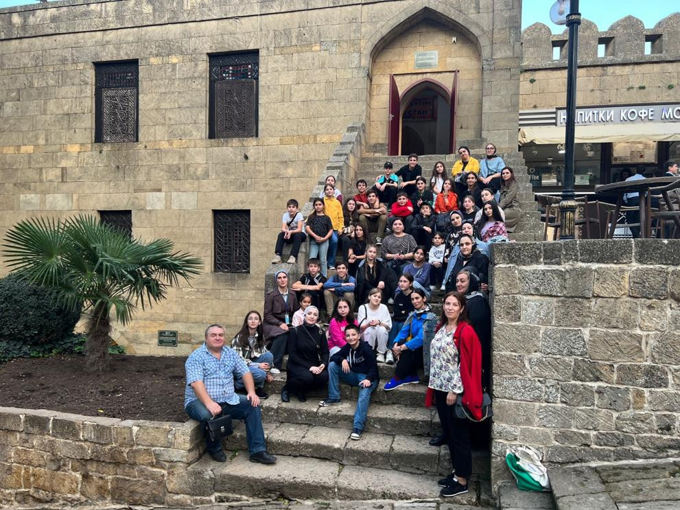 Для несовершеннолетних из СРЦНг.Кизилюртаорганизовали туристический тур «Дербент– Сарыкум-Чиркейское водохранилище– Сулакский каньон– туристический комплекс «Главрыба»