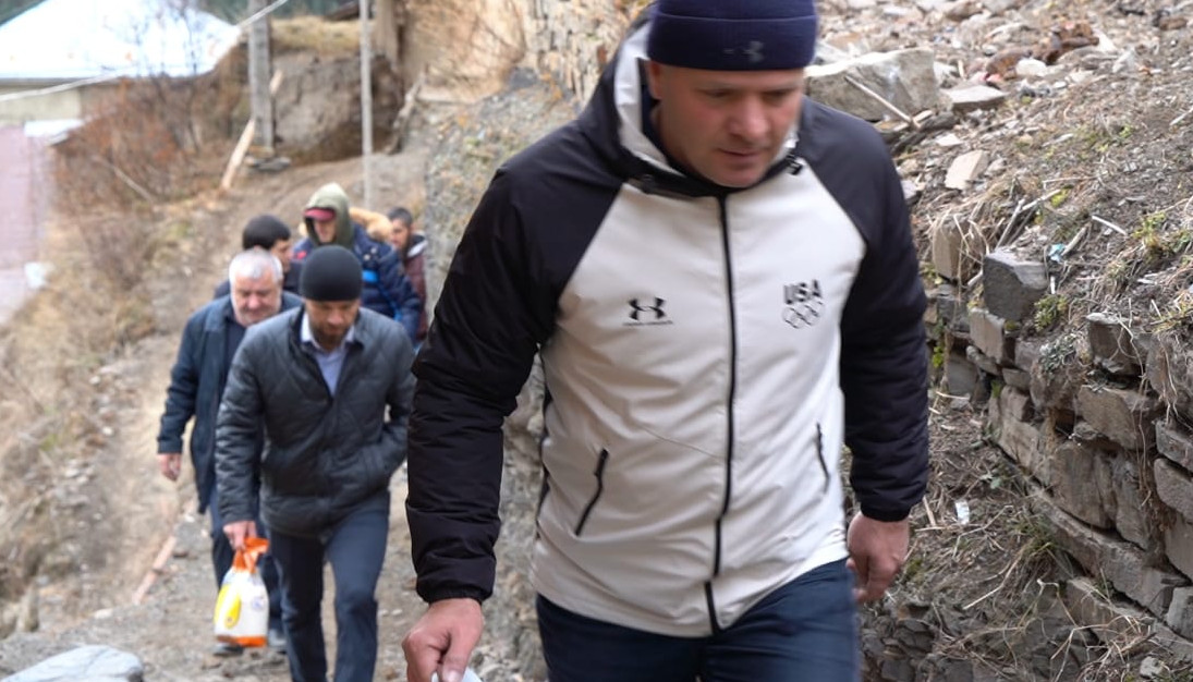 Накануне ГБУ РД ЦСОН в МО "Цунтинский район " совместно с другими организациями провели акцию в поддержку инвалидов посвящённая "Международному дню инвалидов".