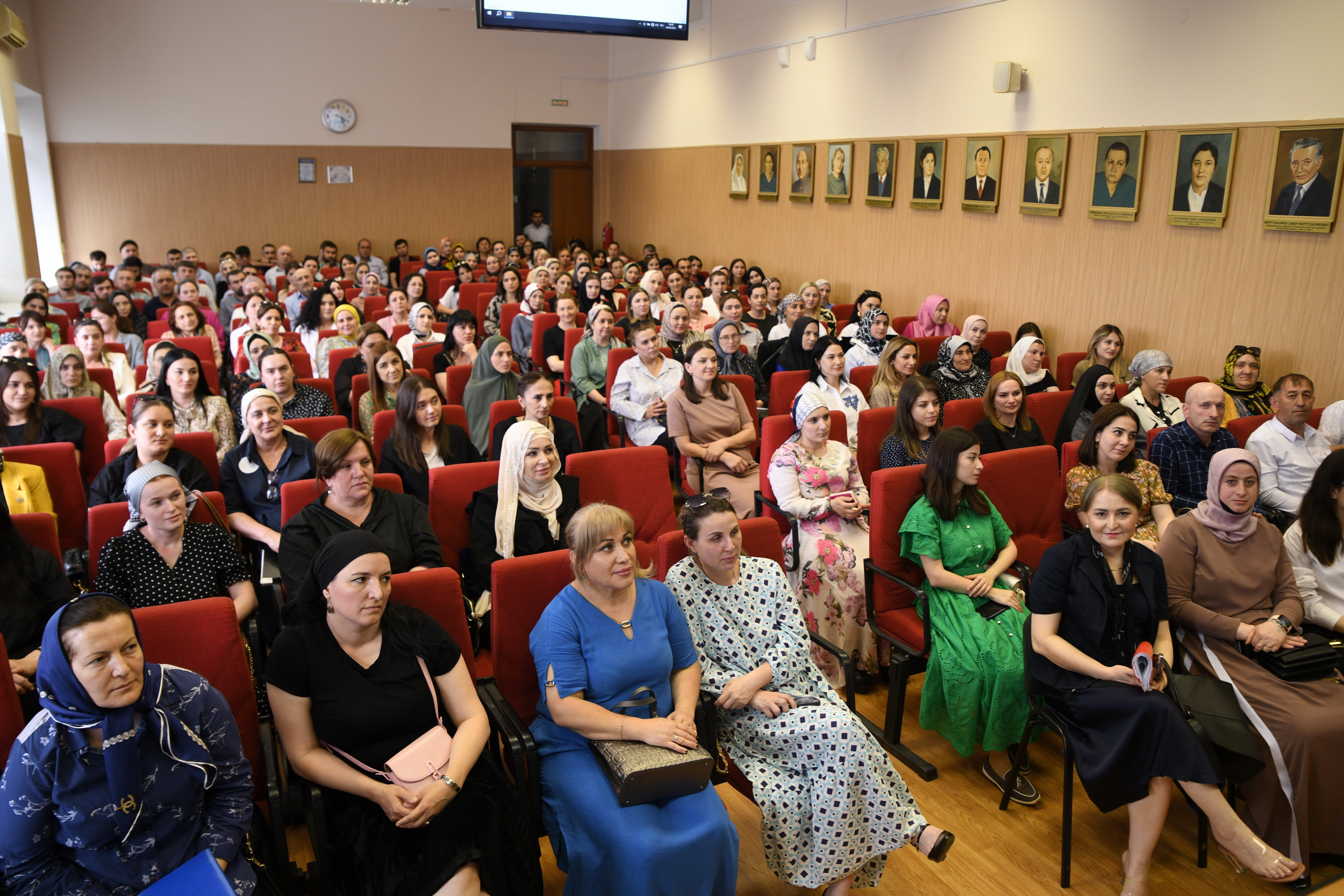 В обучающем семинаре  Минтруда Дагестана «Эффективная пресс-служба» приняли участие представители 183 подведомственных учреждений