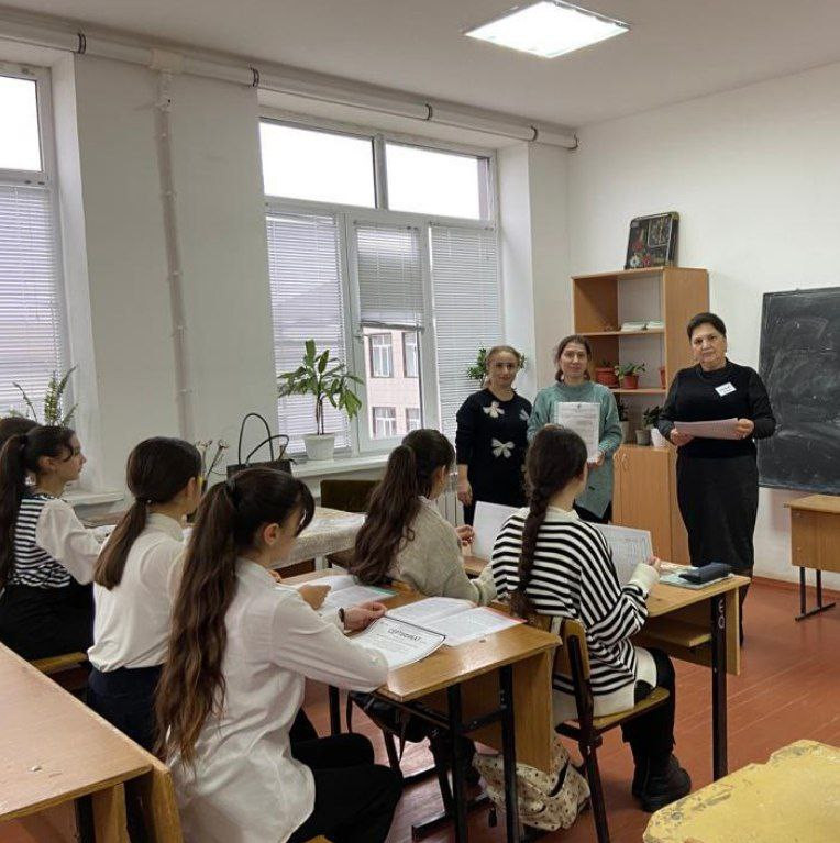 Беседы со школьниками  в рамках реализации проекта "Онлайн уроки по финансовой грамотности для школьников"