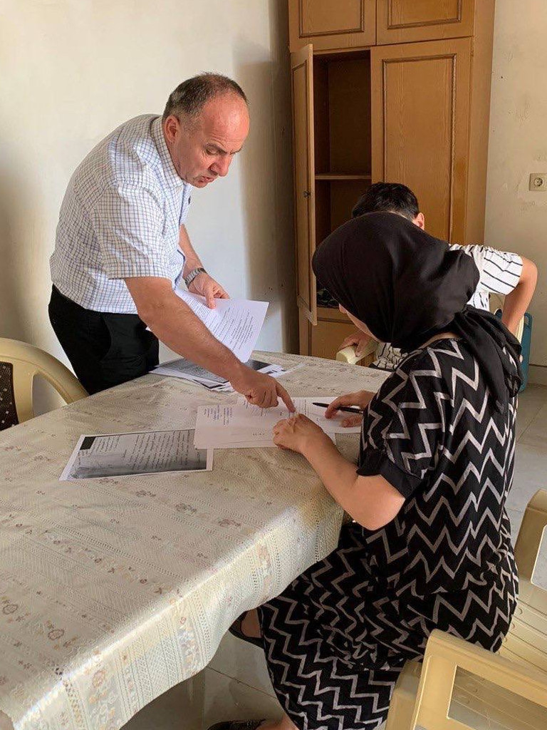 Социальные работники Минтруда Дагестана проводят работу по оказанию помощи семьям военнослужащих, погибших в специальной военной операции на Украине.