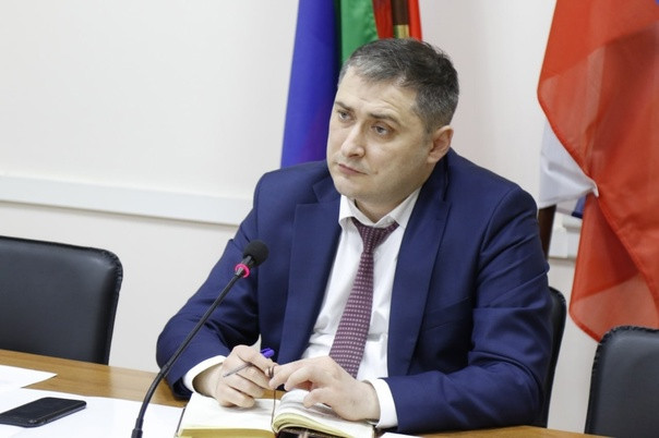 В Минтруда Дагестана под руководством Мурада Казиева прошло совещание с руководителями 184 подведомственных учреждений в режиме видеоконференцсвязи