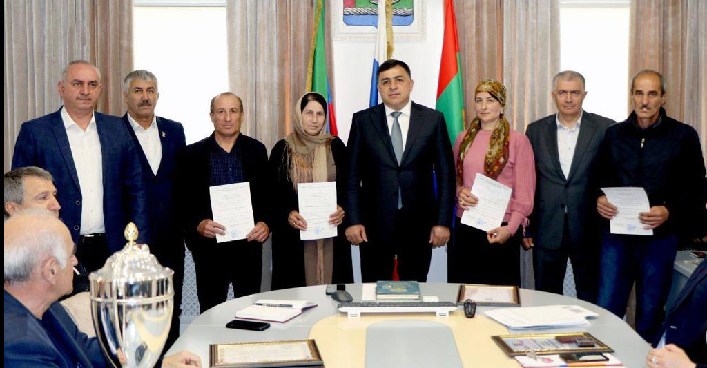 Управлением социальной защиты Минтруда РД в Магарамкентском районе вручены свидетельства о предоставлении субсидии на улучшение жилищных условий ветеранам войны в Афганистане