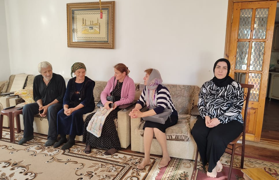 "Как живешь, старшее поколение?"