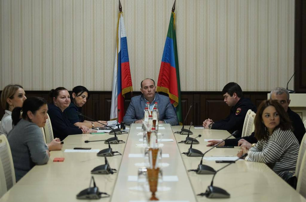 16 декабря в администрации Дербента состоялось заседание комиссии по делам несовершеннолетних и защите их прав.
