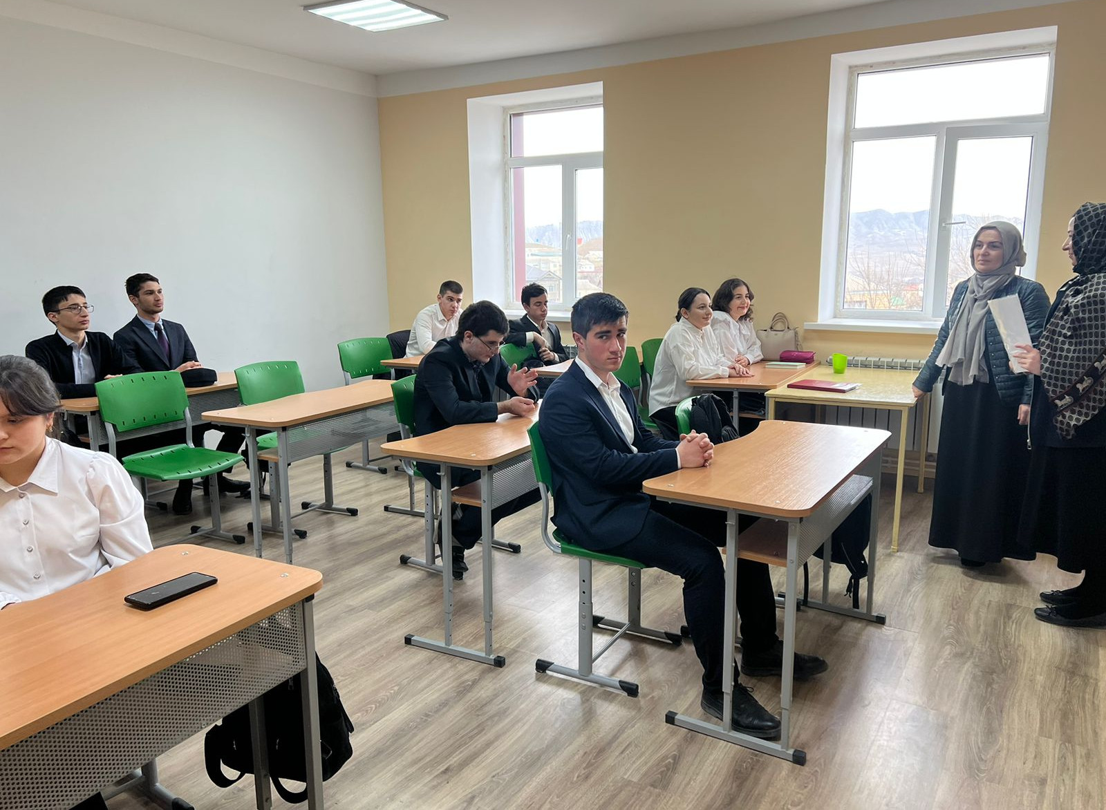 ГБУРДКЦСОН в МО "Левашинский район"  соц. педагог  отделения дневного пребывания детей и семей с детьми Магомедова Рукият Магомедовна совместно с спец. Багандовой Аминат провели лекции и беседы среди несовершеннолетних детей в школах.