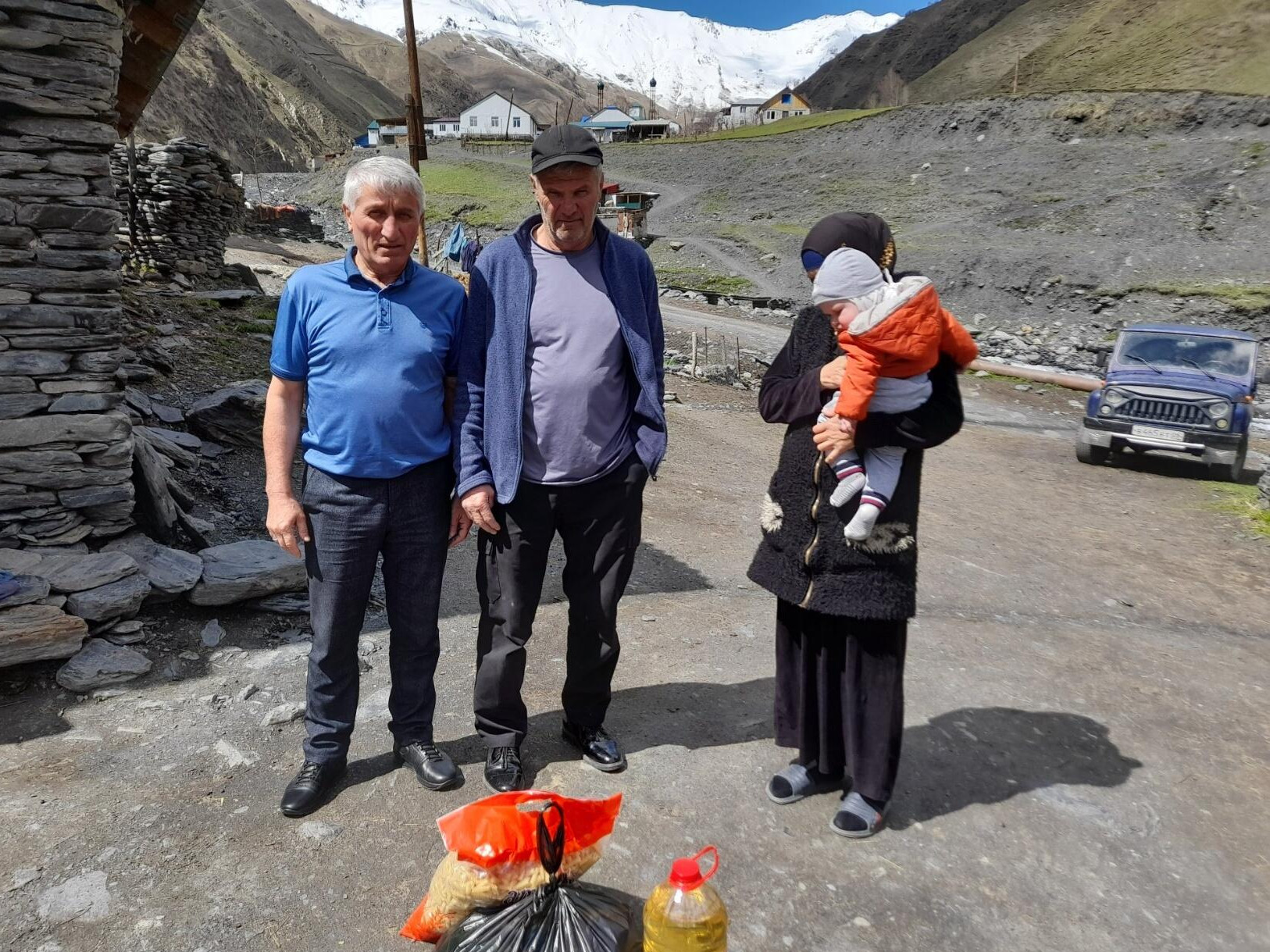 25.04.2023 года сотрудники ГБУ РД ЦСОН в МО "Цунтинский район" посетили семьи военнослужащих участников СВО на Украине