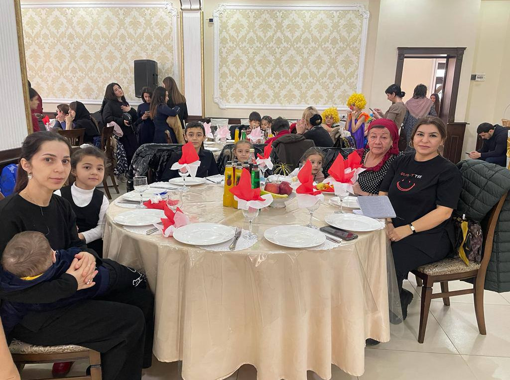 Новогоднее мероприятие с приглашением семей с несовершеннолетними детьми мобилизованных военнослужащих участвующих в СВО в банкетном зале Маракеш.